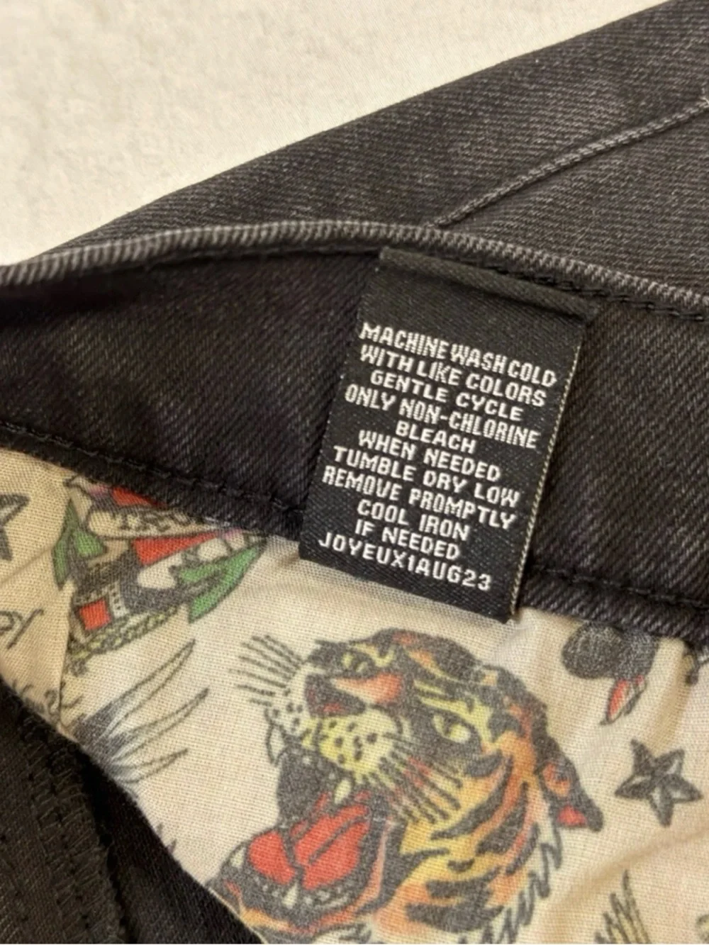 Ed Hardy Black Skinny Jeans with White Script & Skull Accent - Picture 4 of 6
